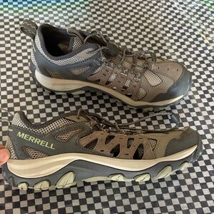 Woman’s Merrell Brown Outdoor Shoes